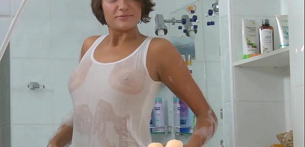  Watch her orgasm in the bathtub Sima Zasadilo